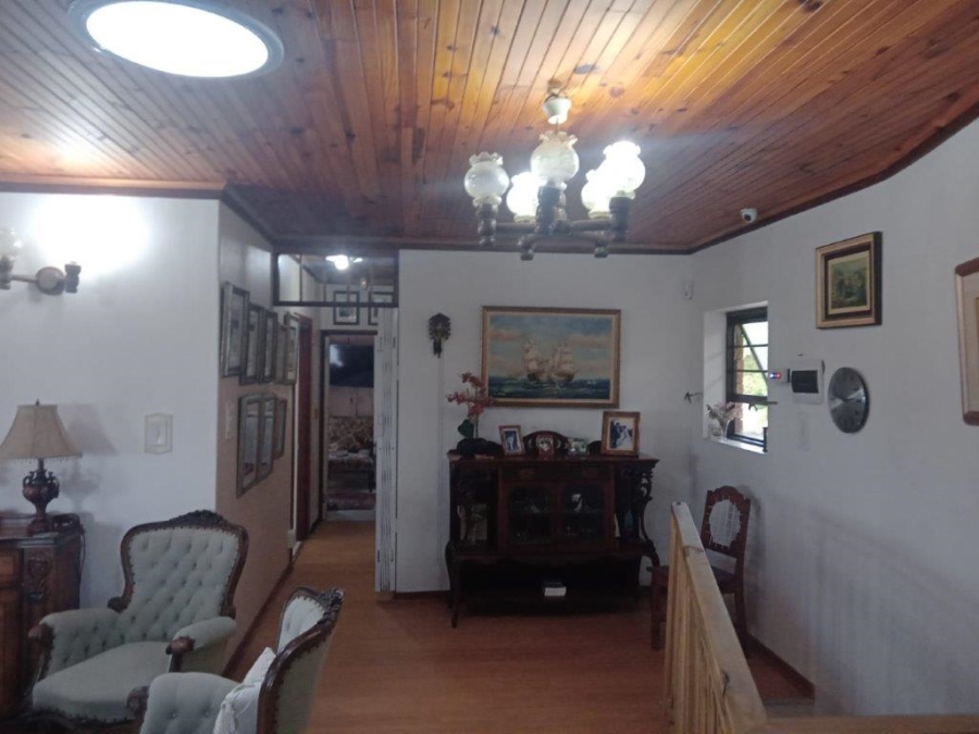 6 Bedroom Property for Sale in Paradise Beach Eastern Cape